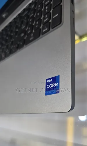 New Laptop Dell Precision 3561 16GB Intel Core I7 SSD 256GB