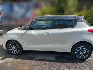Suzuki Swift 2022 White