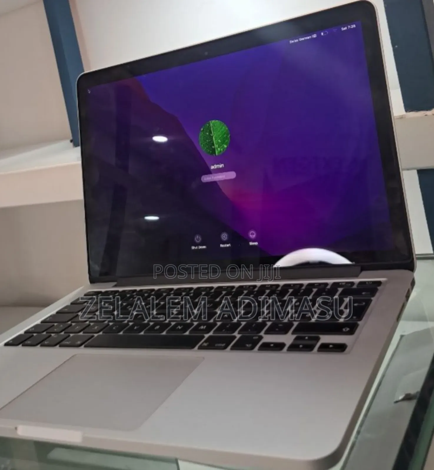 New Laptop Apple MacBook Pro 2017 8GB Intel Core I5 SSD 256GB