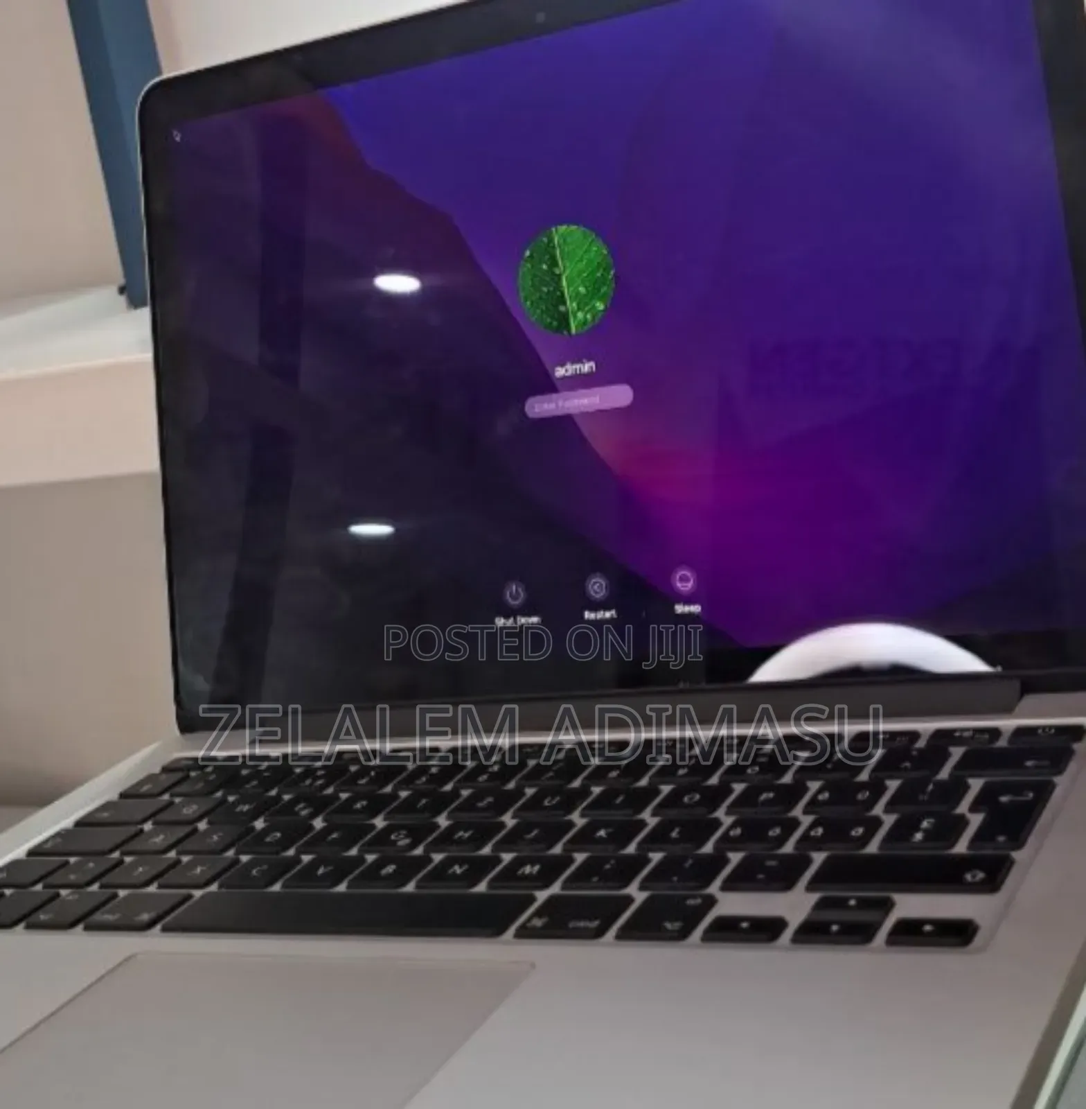 New Laptop Apple MacBook Pro 2017 8GB Intel Core I5 SSD 256GB