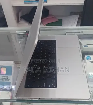 New Laptop Apple MacBook Pro 2022 M2 16GB Apple M2 SSD 1T