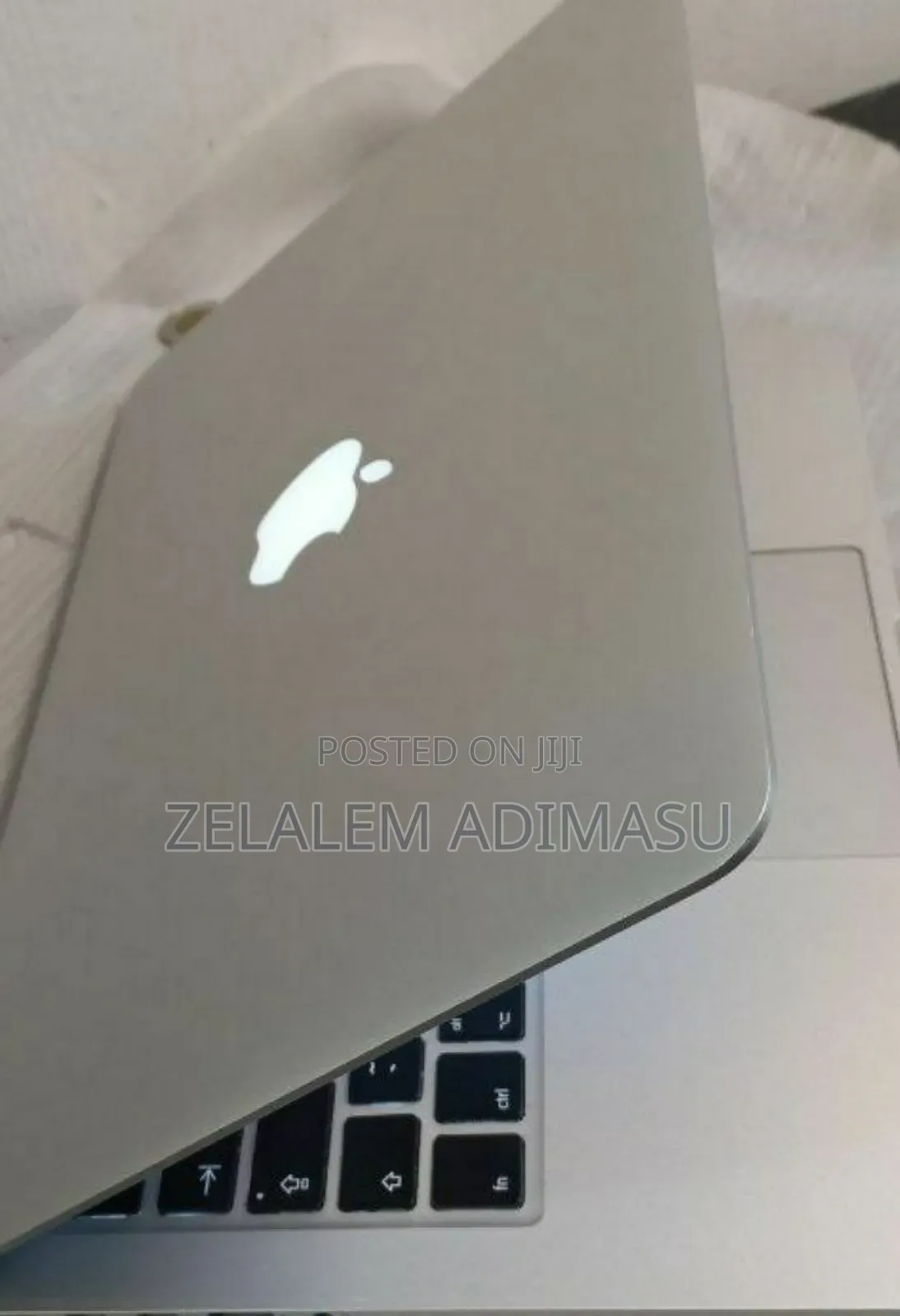 New Laptop Apple MacBook Pro 2015 8GB Intel Core I5 SSD 256GB
