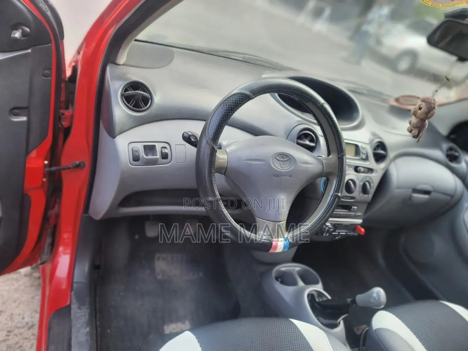 Toyota Vitz 2000 Red