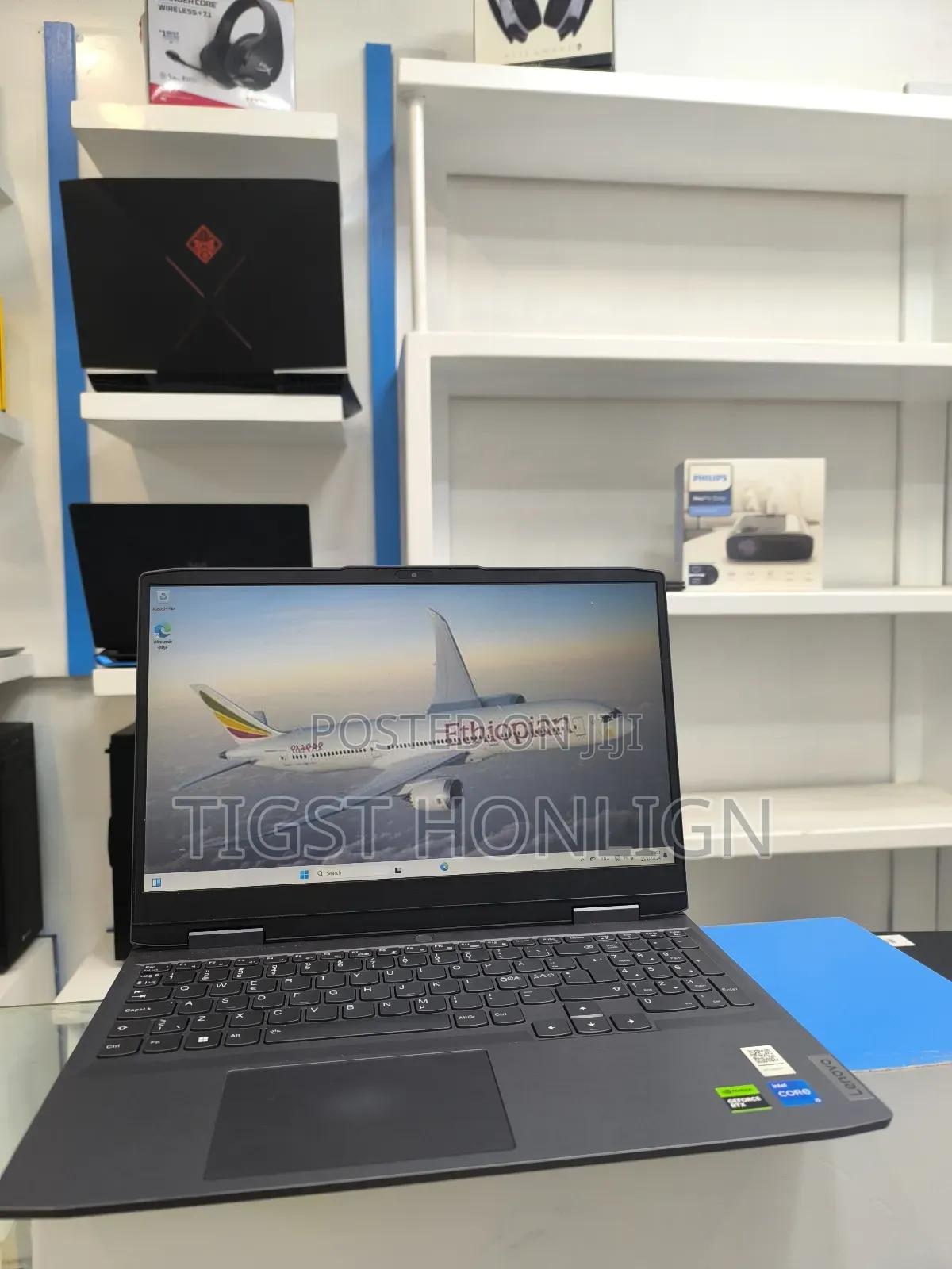 New Laptop Lenovo LOQ 15IRH8 16GB Intel Core I5 SSD 512GB