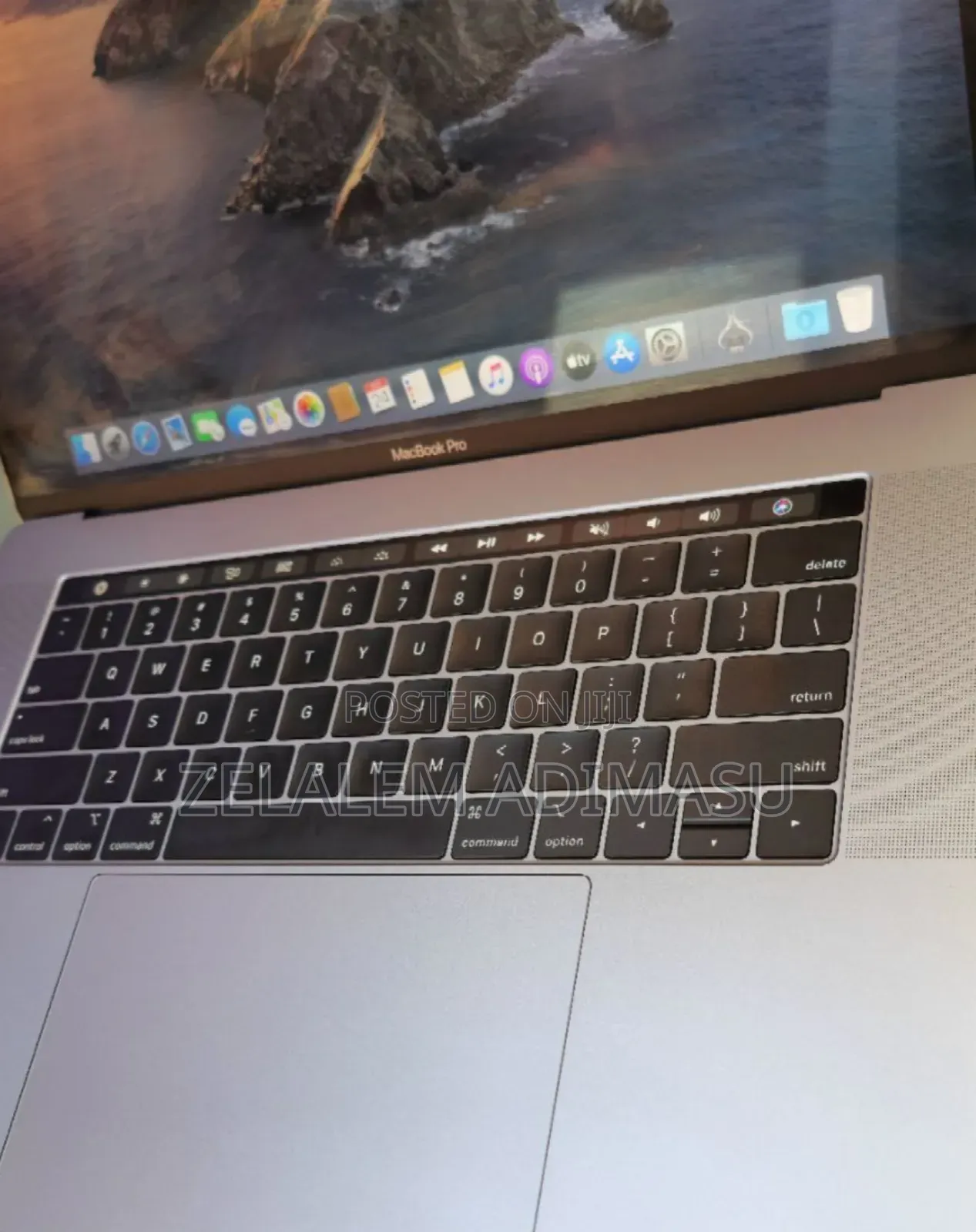 New Laptop Apple MacBook Pro 2018 16GB Intel Core I7 SSD 512GB