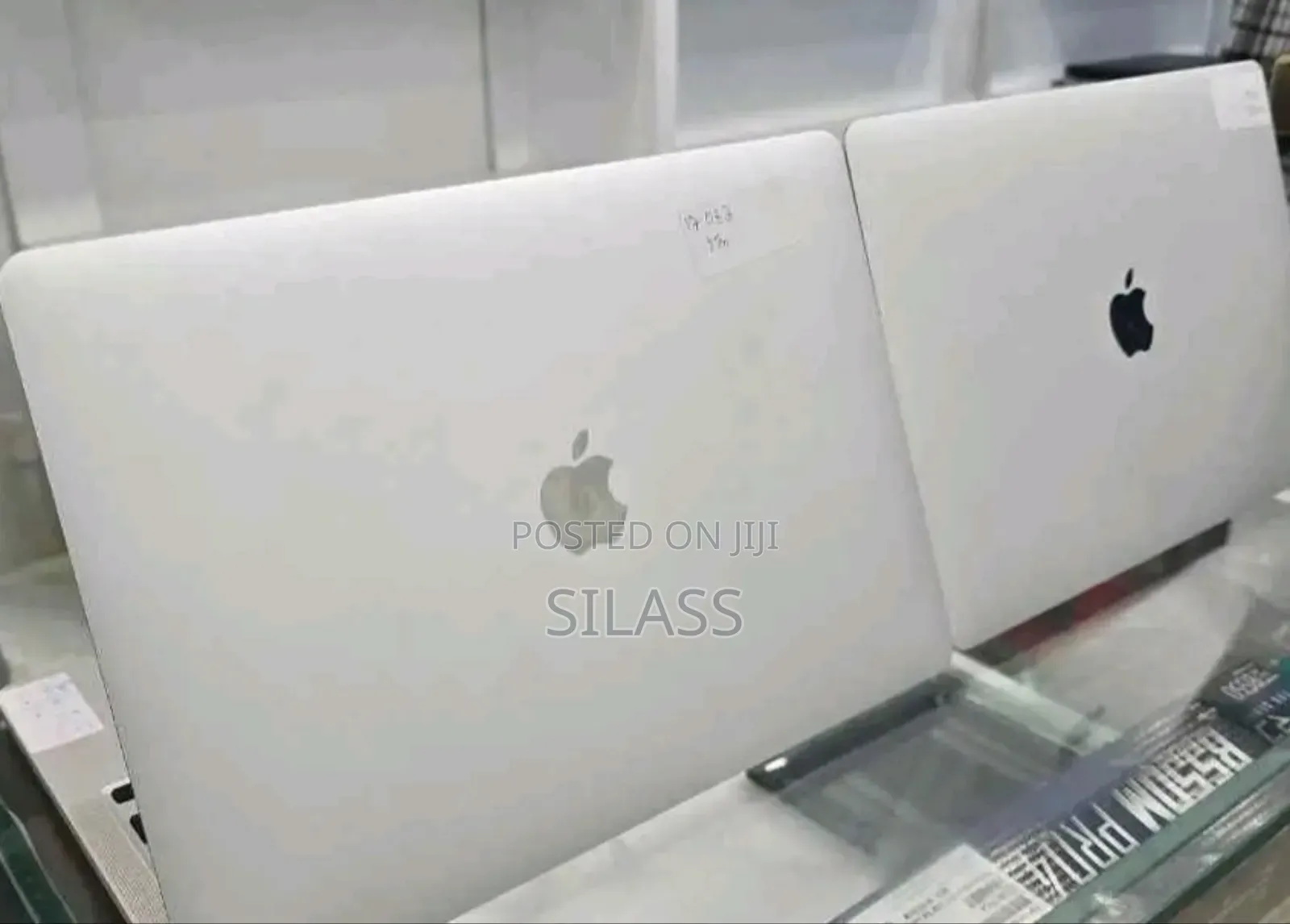 New Laptop Apple MacBook Pro 2020 M1 8GB AMD Ryzen 7 SSD 256GB