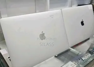 New Laptop Apple MacBook Pro 2020 M1 8GB AMD Ryzen 7 SSD 256GB