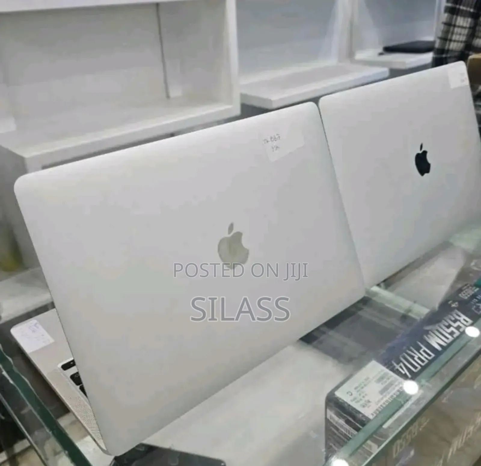 New Laptop Apple MacBook Pro 2020 M1 8GB AMD Ryzen 7 SSD 256GB