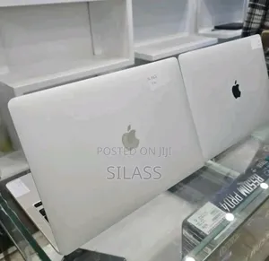 New Laptop Apple MacBook Pro 2020 M1 8GB AMD Ryzen 7 SSD 256GB