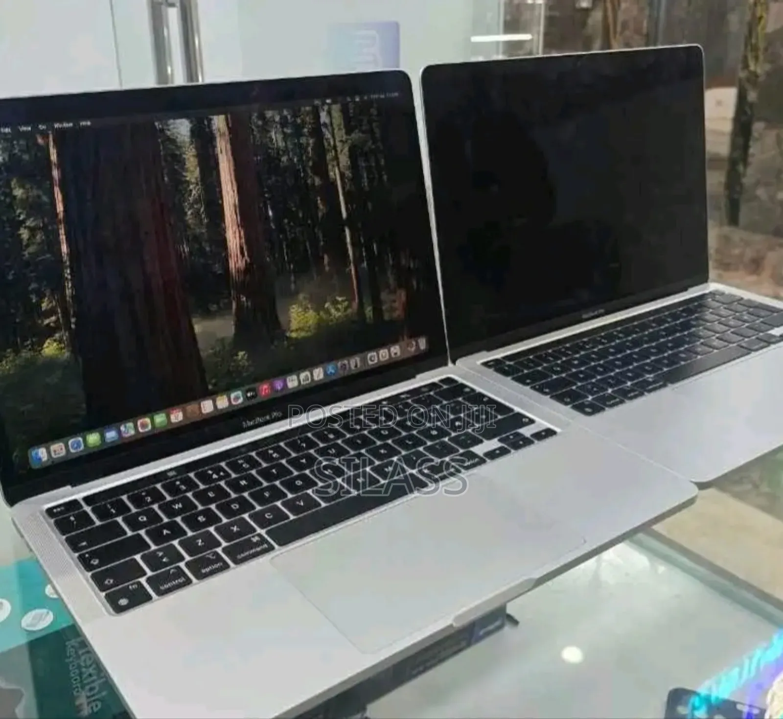 New Laptop Apple MacBook Pro 2020 M1 8GB AMD Ryzen 7 SSD 256GB