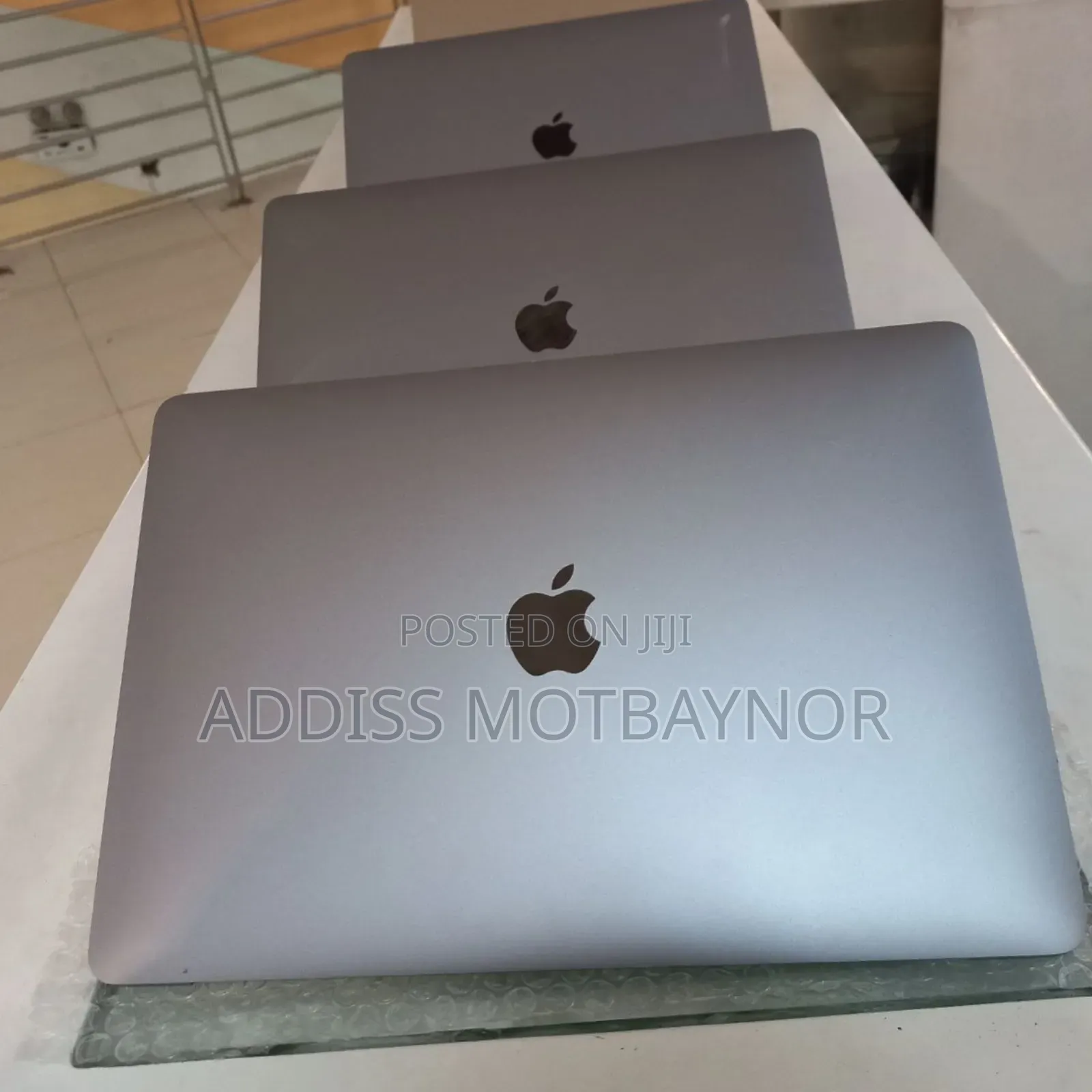 New Laptop Apple MacBook 2017 8GB Intel Core I5 SSD 256GB