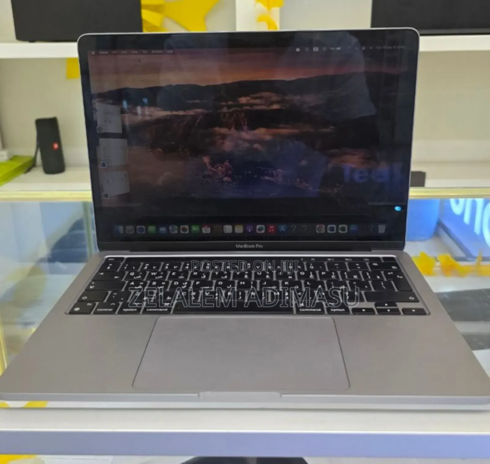 New Laptop Apple MacBook Pro 2020 M1 8GB Intel Core I5 SSD 256GB