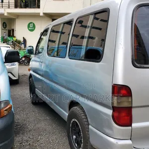 Toyota HiAce 2005 Silver