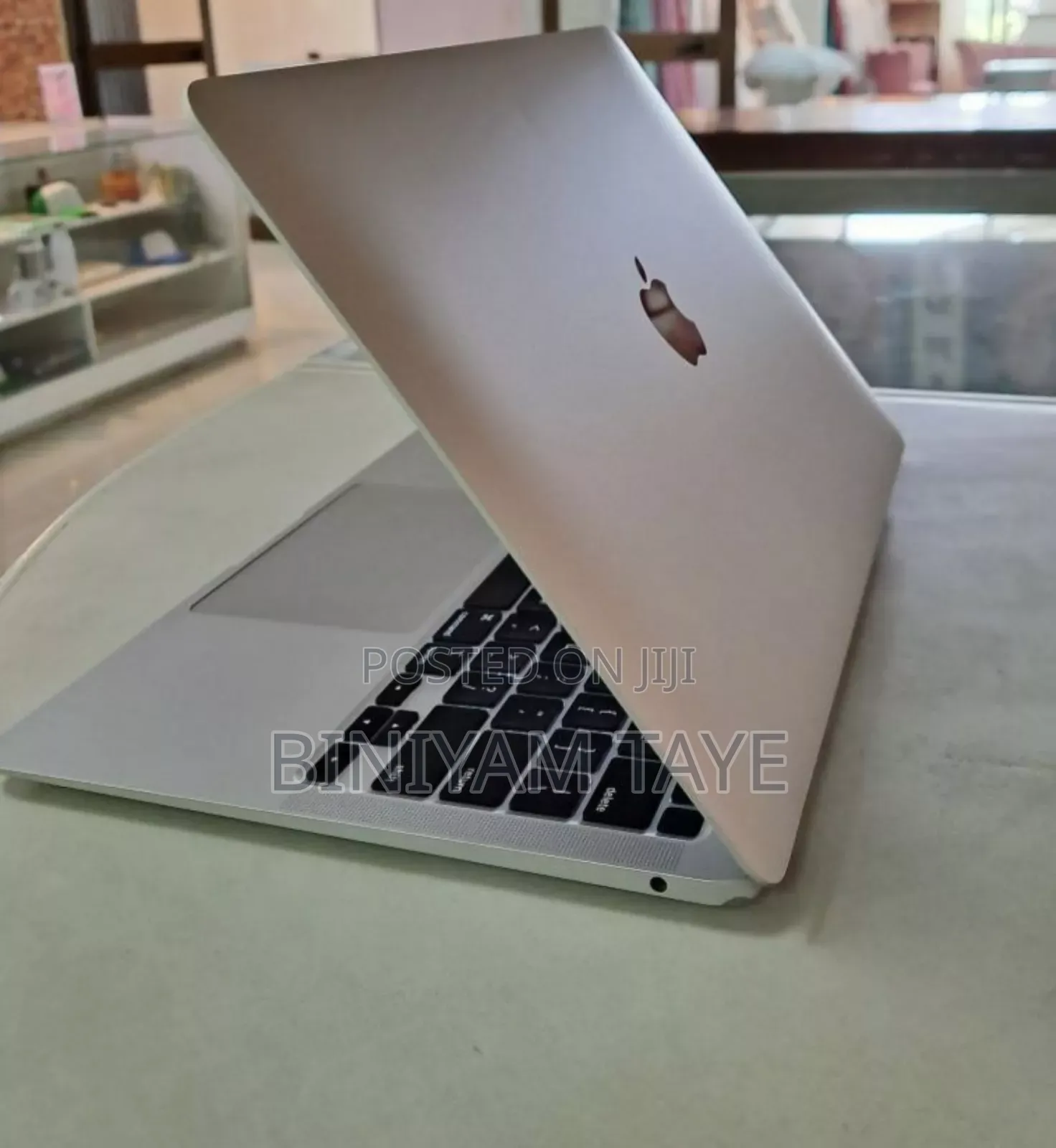 New Laptop Apple MacBook Air 2020 M1 8GB Intel Core I7 SSD 256GB