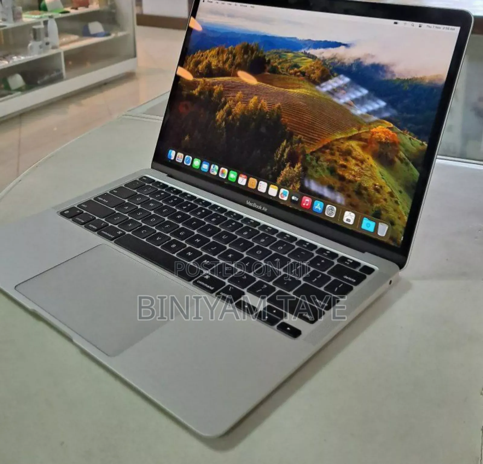 New Laptop Apple MacBook Air 2020 M1 8GB Intel Core I7 SSD 256GB