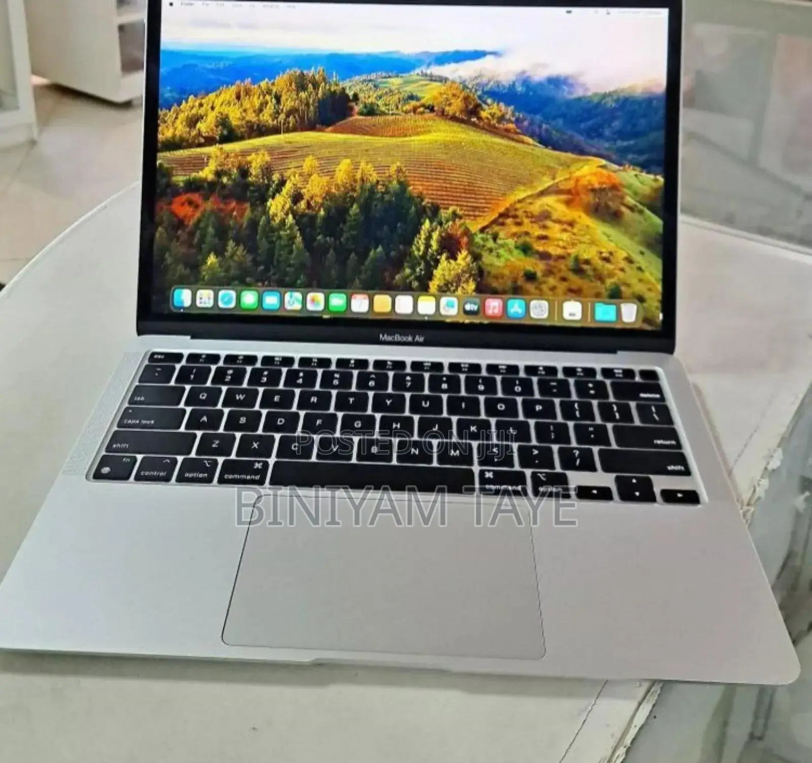 New Laptop Apple MacBook Air 2020 M1 8GB Intel Core I7 SSD 256GB