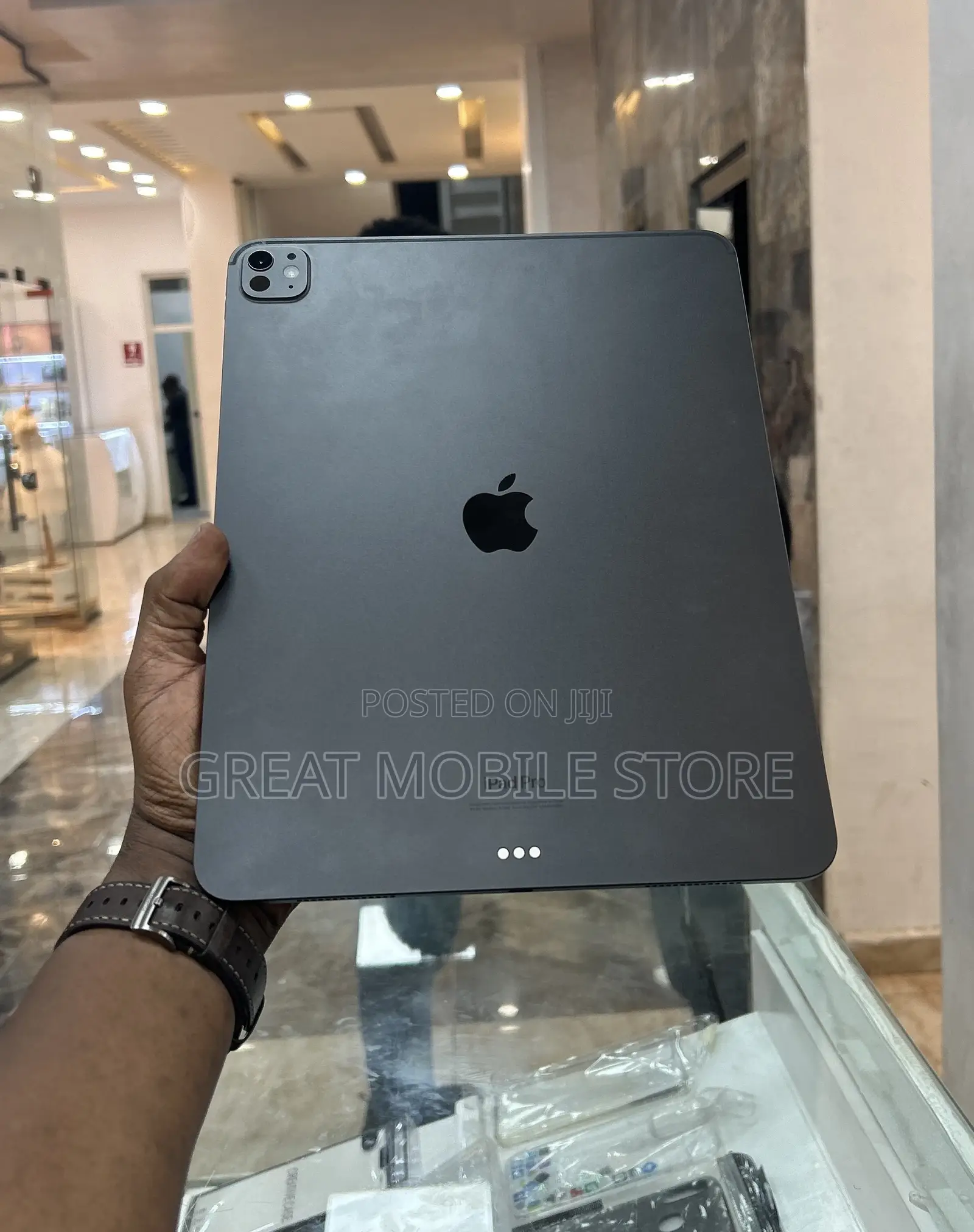 New Apple iPad Pro 13 (2024) 256 GB Black