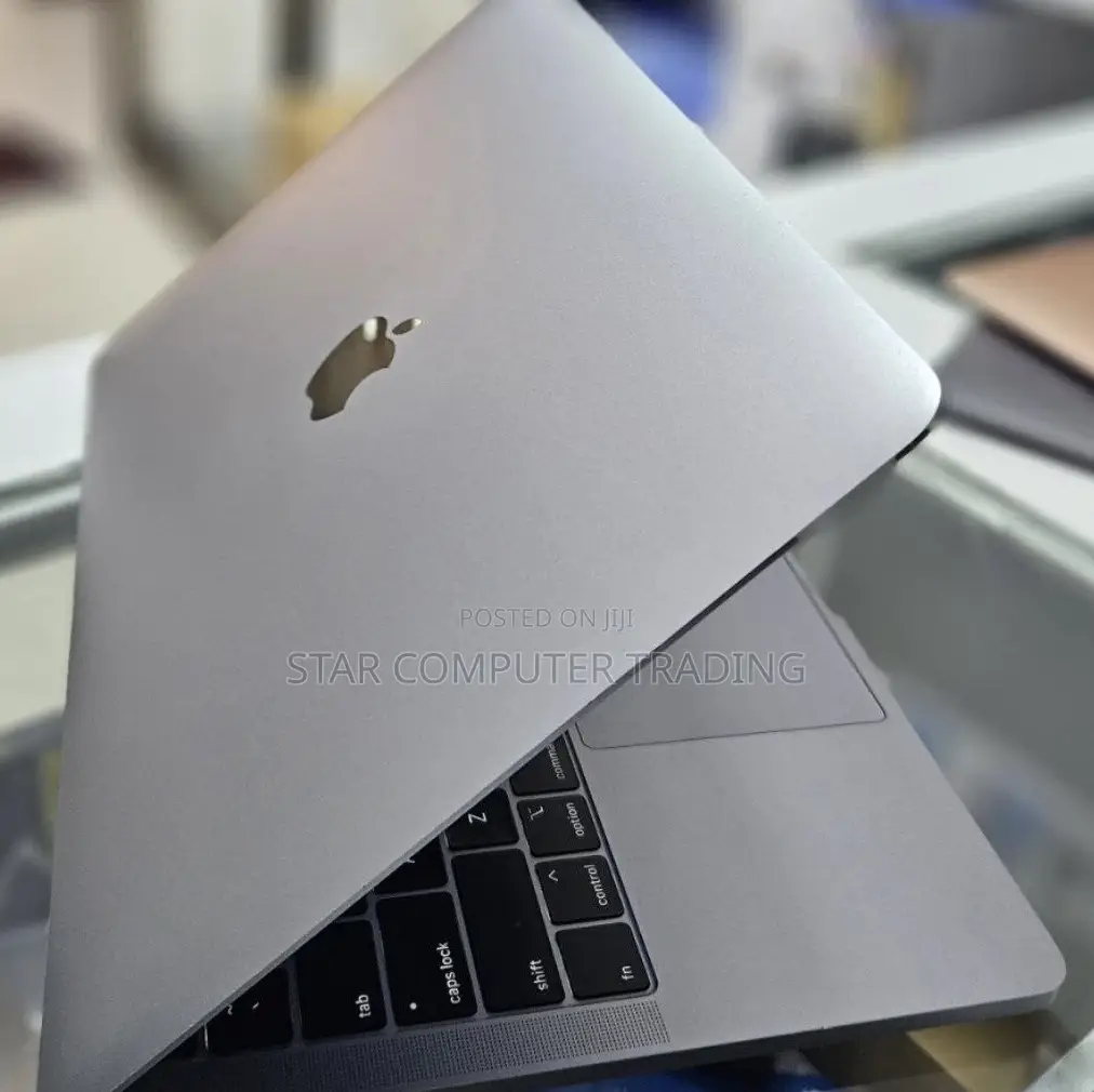 New Laptop Apple MacBook Pro 2020 8GB Intel Core I5 SSD 256GB