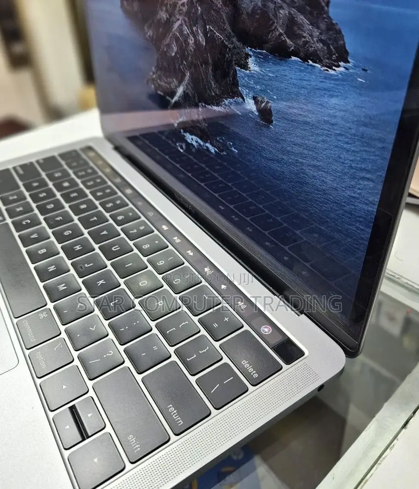 New Laptop Apple MacBook Pro 2020 8GB Intel Core I5 SSD 256GB