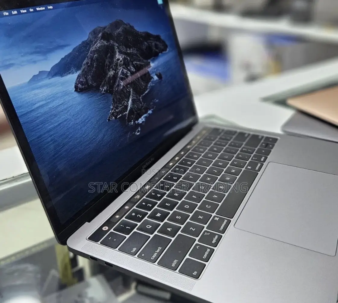 New Laptop Apple MacBook Pro 2020 8GB Intel Core I5 SSD 256GB