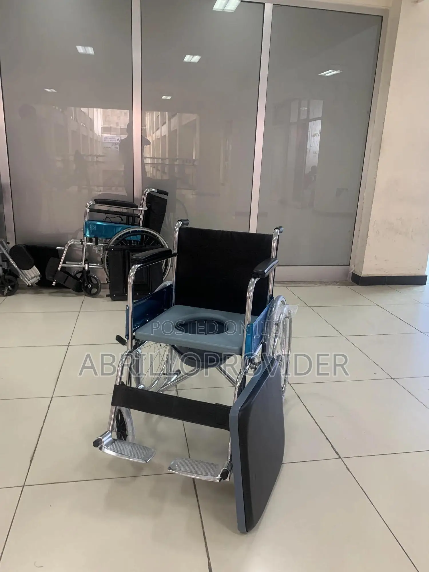 Toilet Wheelchair2:;4wheelchair1:3wheelchair1:3wheelchair