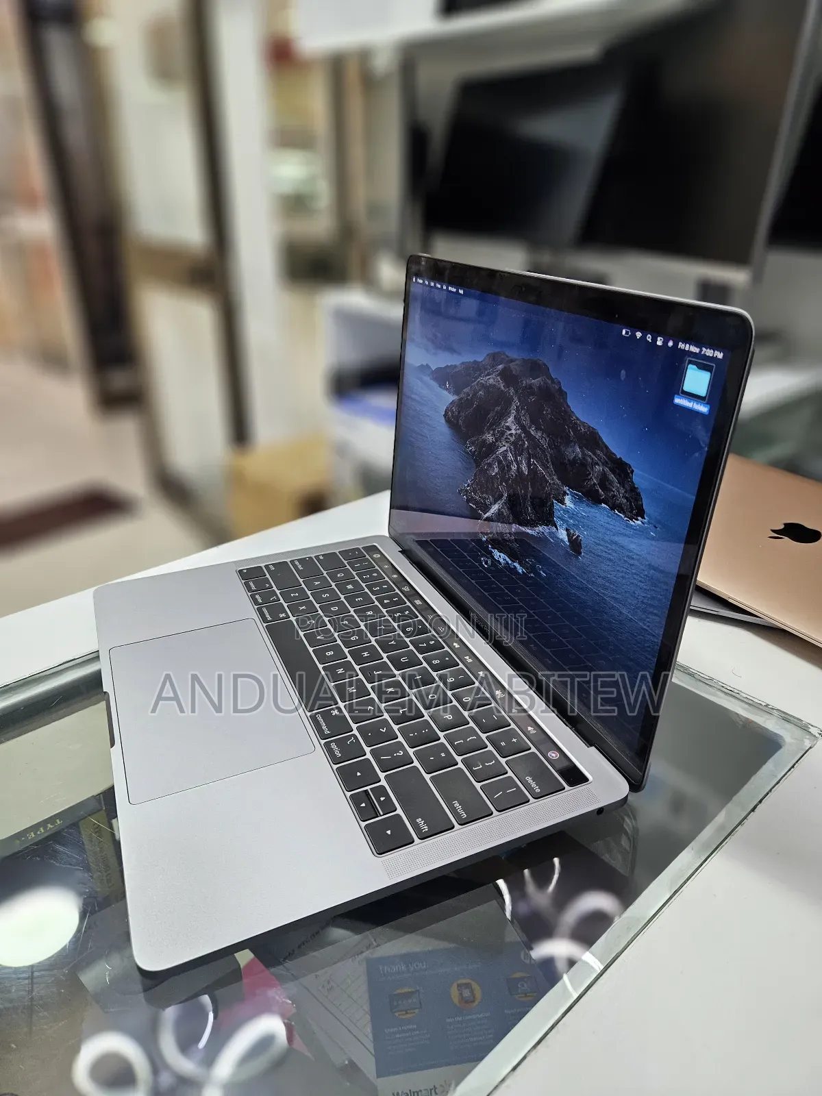 New Laptop Apple MacBook Pro 2020 8GB Intel Core I5 SSD 256GB