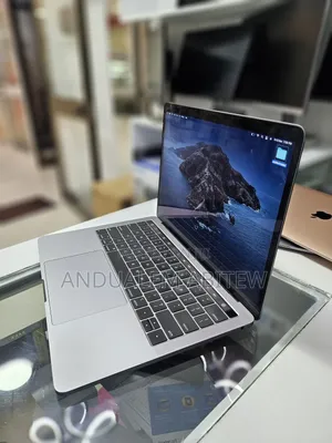 New Laptop Apple MacBook Pro 2020 8GB Intel Core I5 SSD 256GB