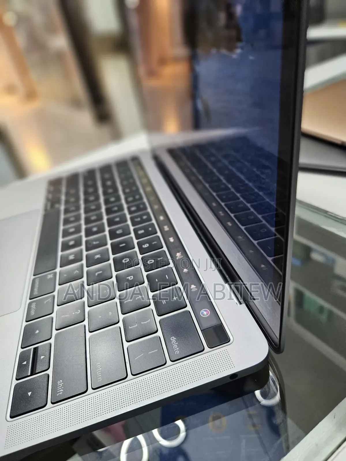 New Laptop Apple MacBook Pro 2020 8GB Intel Core I5 SSD 256GB