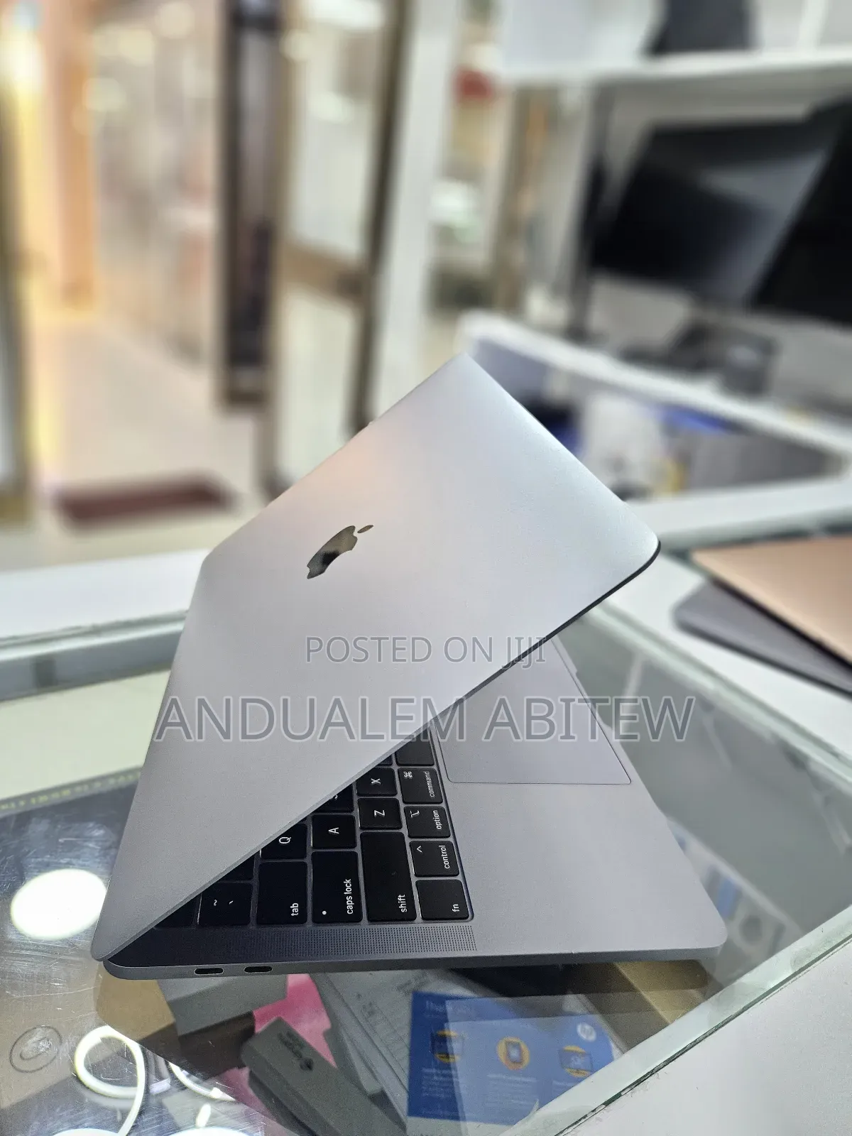 New Laptop Apple MacBook Pro 2020 8GB Intel Core I5 SSD 256GB