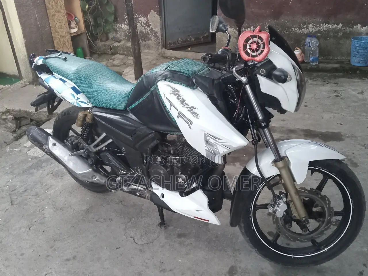 TVS Apache 180 RTR 2014 White
