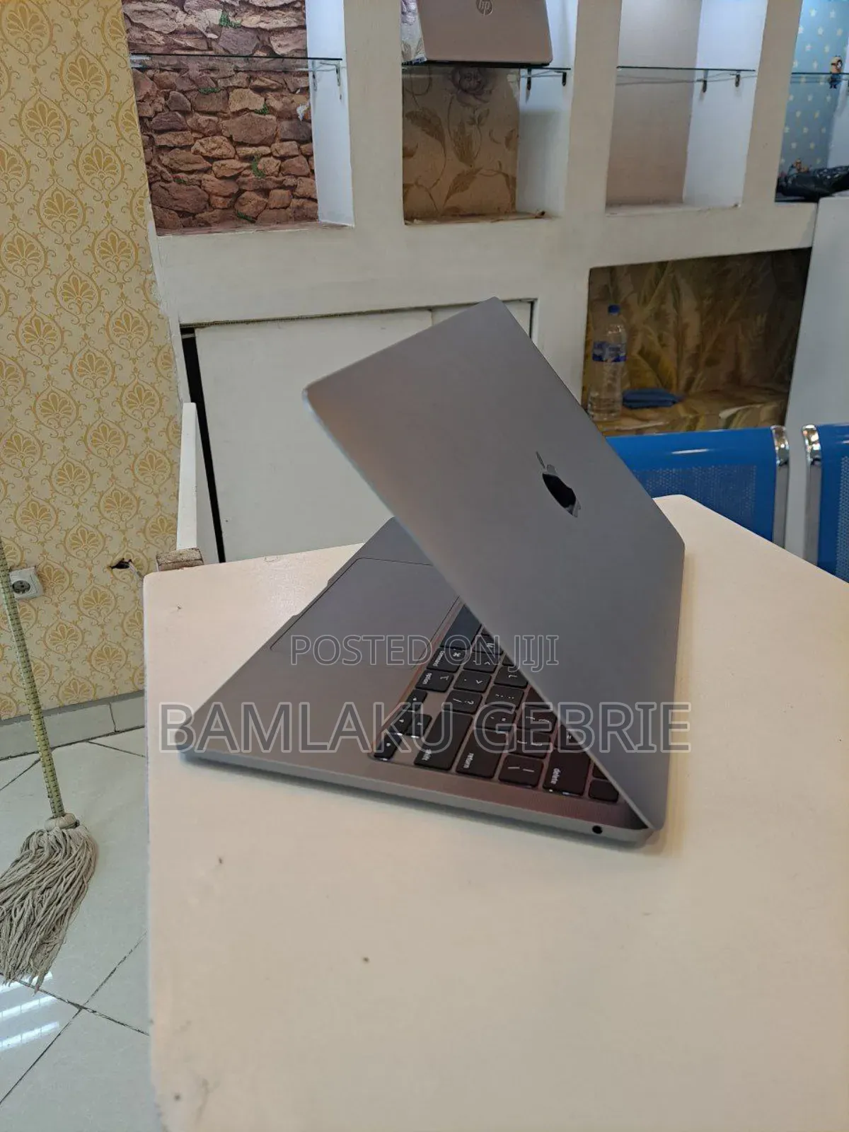 New Laptop Apple MacBook Pro 2020 M1 8GB Apple M1 Pro SSD 256GB