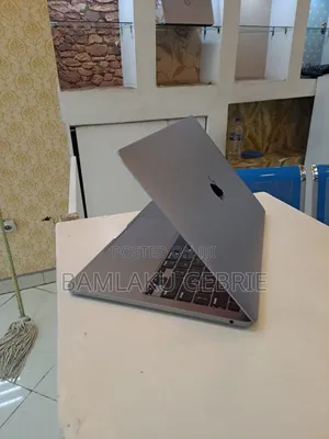 Photo - New Laptop Apple MacBook Pro 2020 M1 8GB Apple M1 Pro SSD 256GB