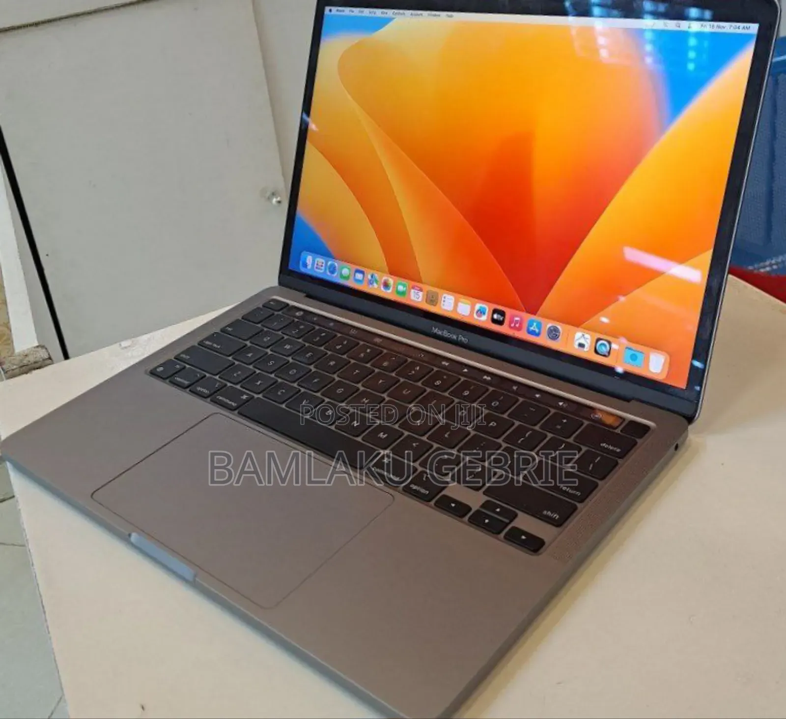 New Laptop Apple MacBook Pro 2020 M1 8GB Apple M1 Pro SSD 256GB