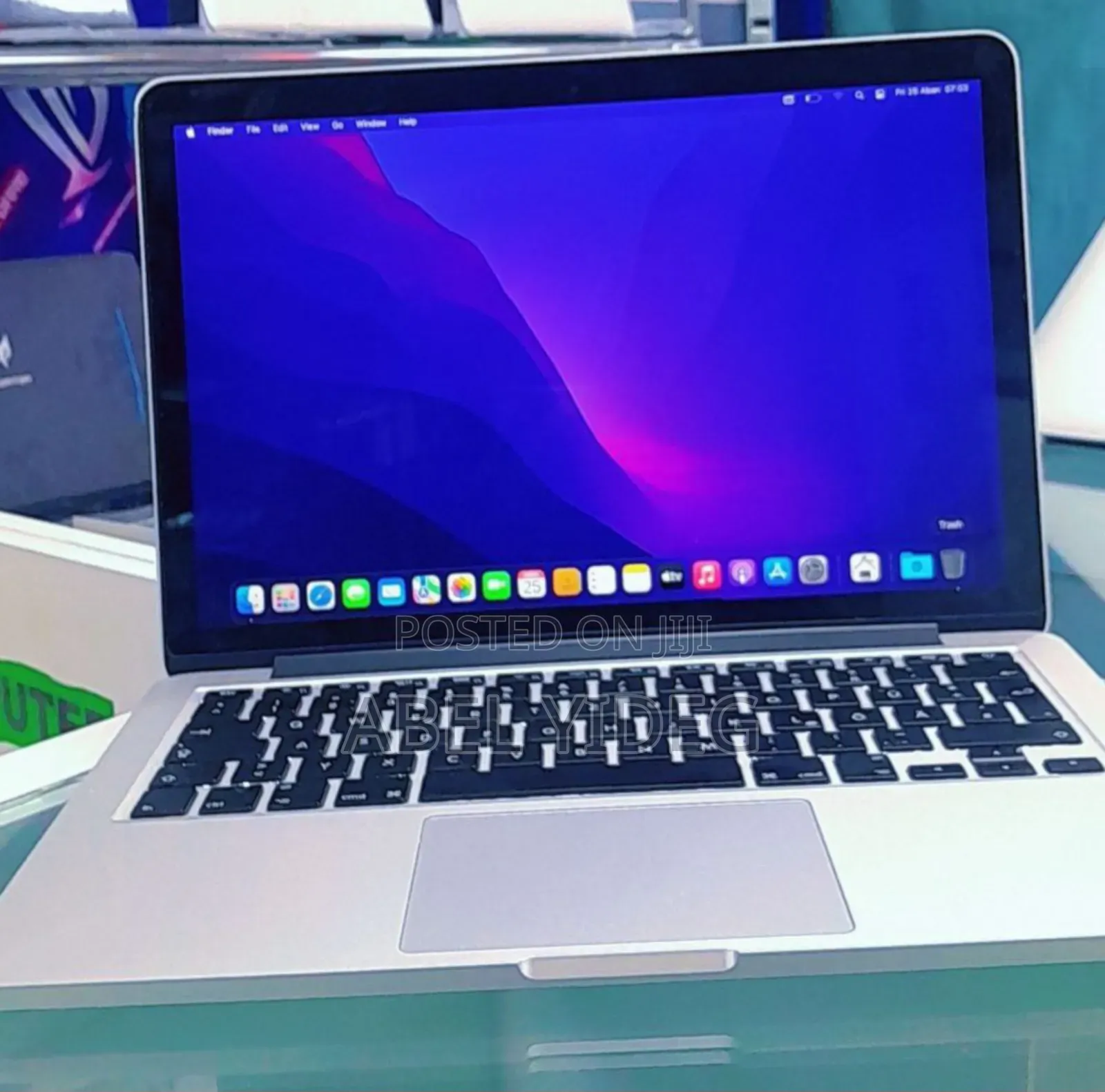 New Laptop Apple MacBook Pro 2015 8GB Intel Core I7 SSD 256GB