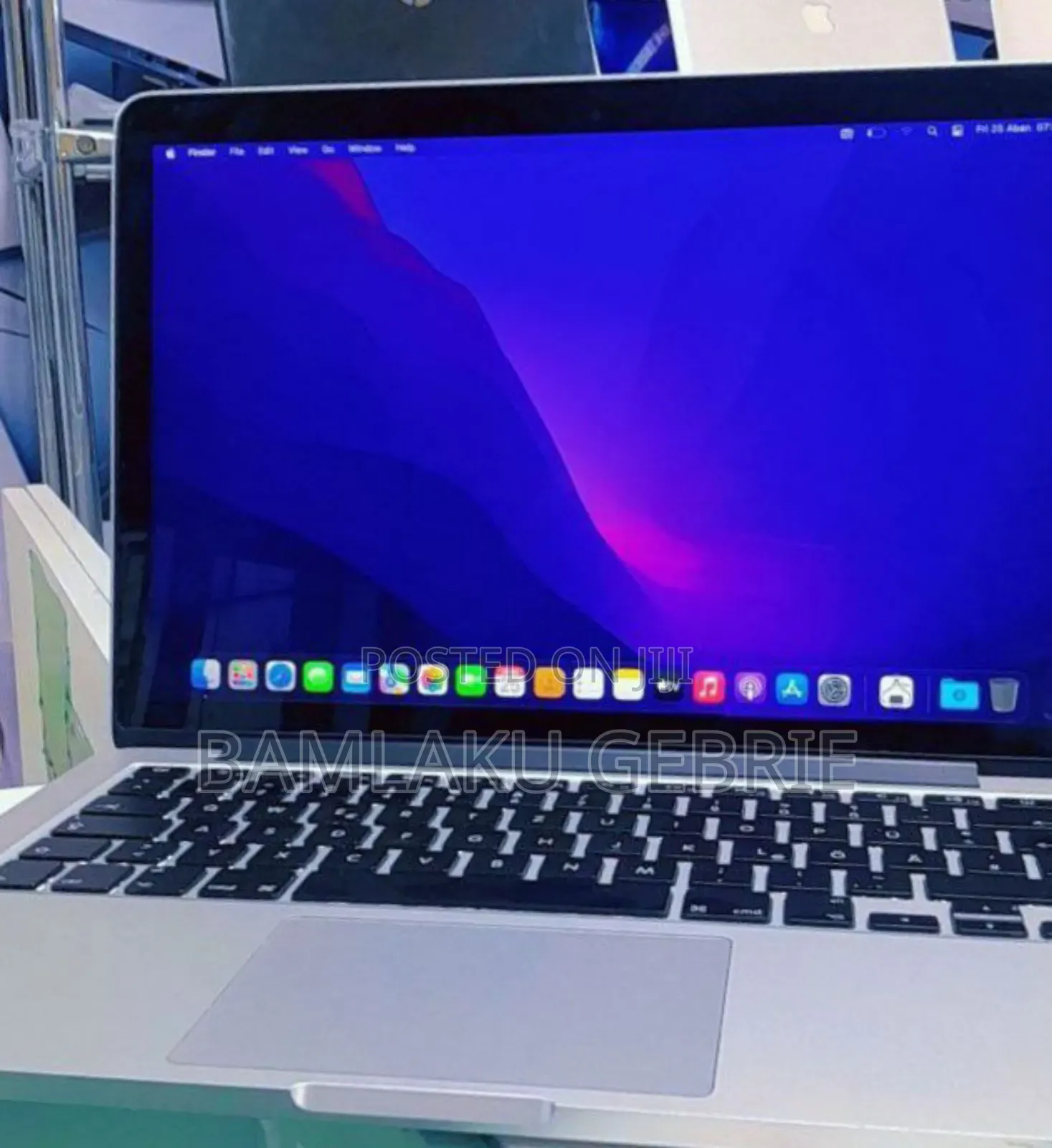 New Laptop Apple MacBook Pro 2015 8GB Intel Core I5 SSD 256GB