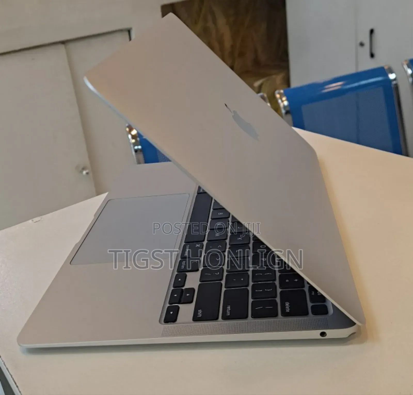 New Laptop Apple MacBook Pro 2020 M1 8GB Apple M1 SSD 256GB