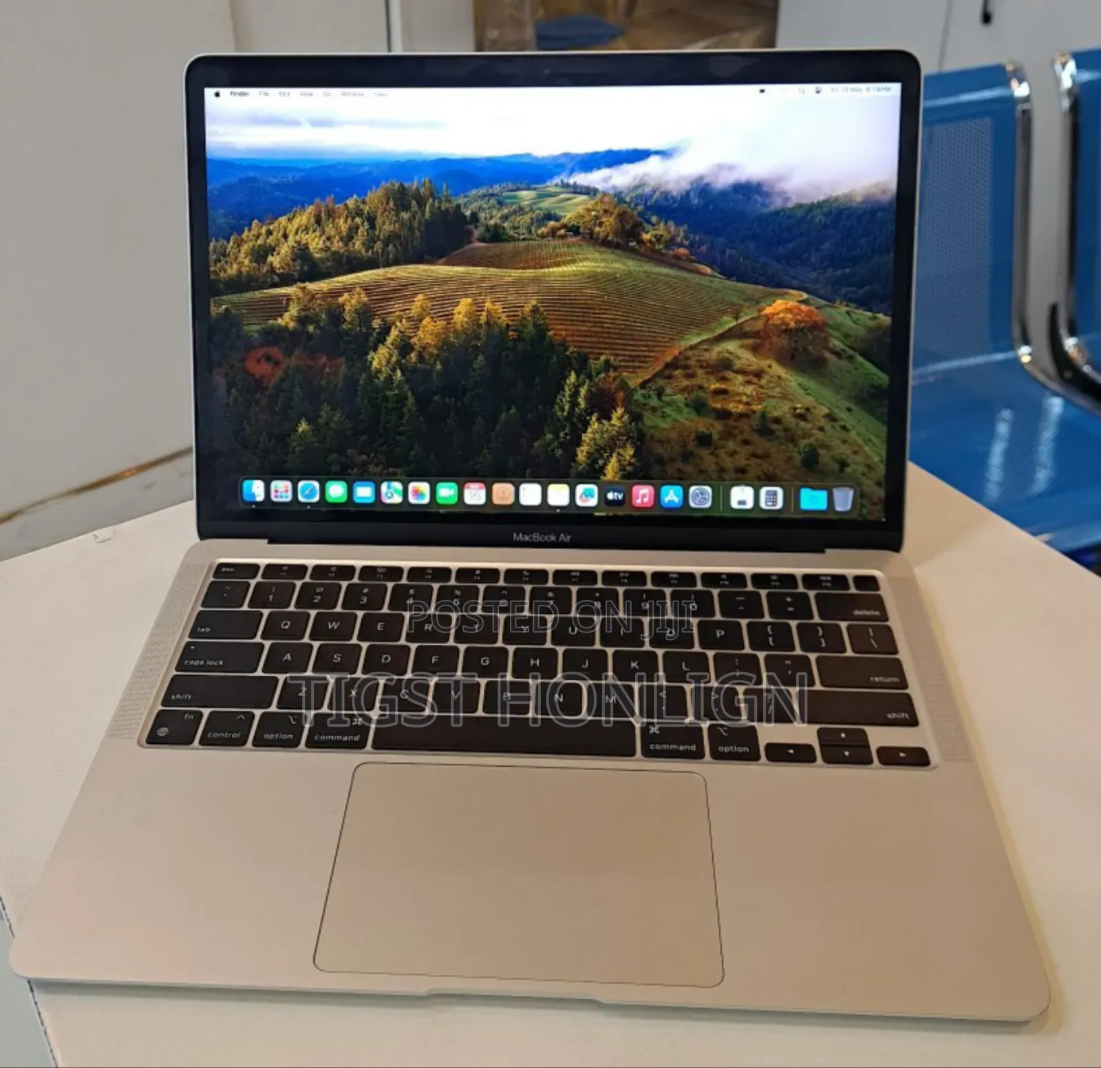 New Laptop Apple MacBook Pro 2020 M1 8GB Apple M1 SSD 256GB