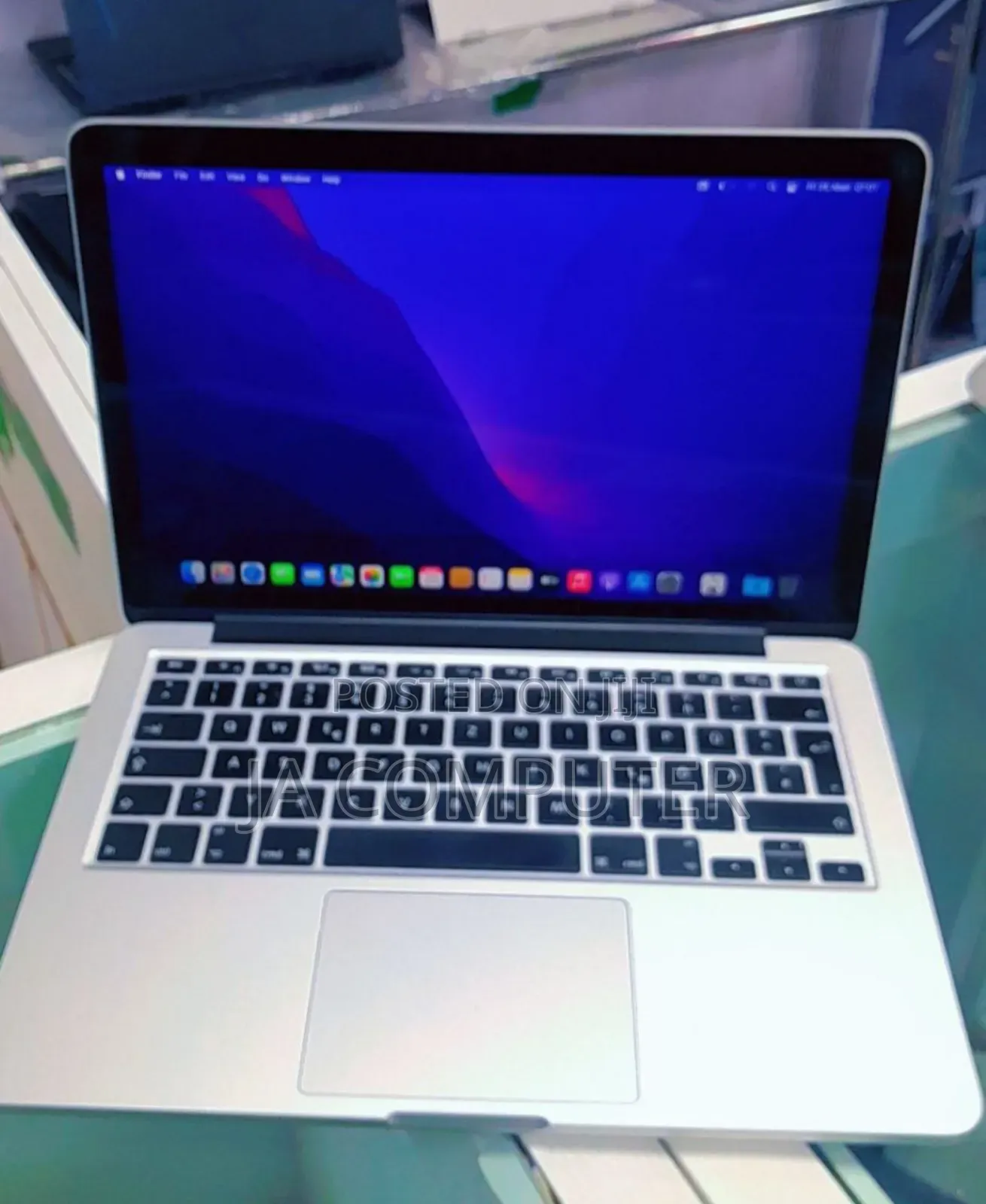 New Laptop Apple MacBook Pro 2015 8GB Intel Core I7 SSD 256GB