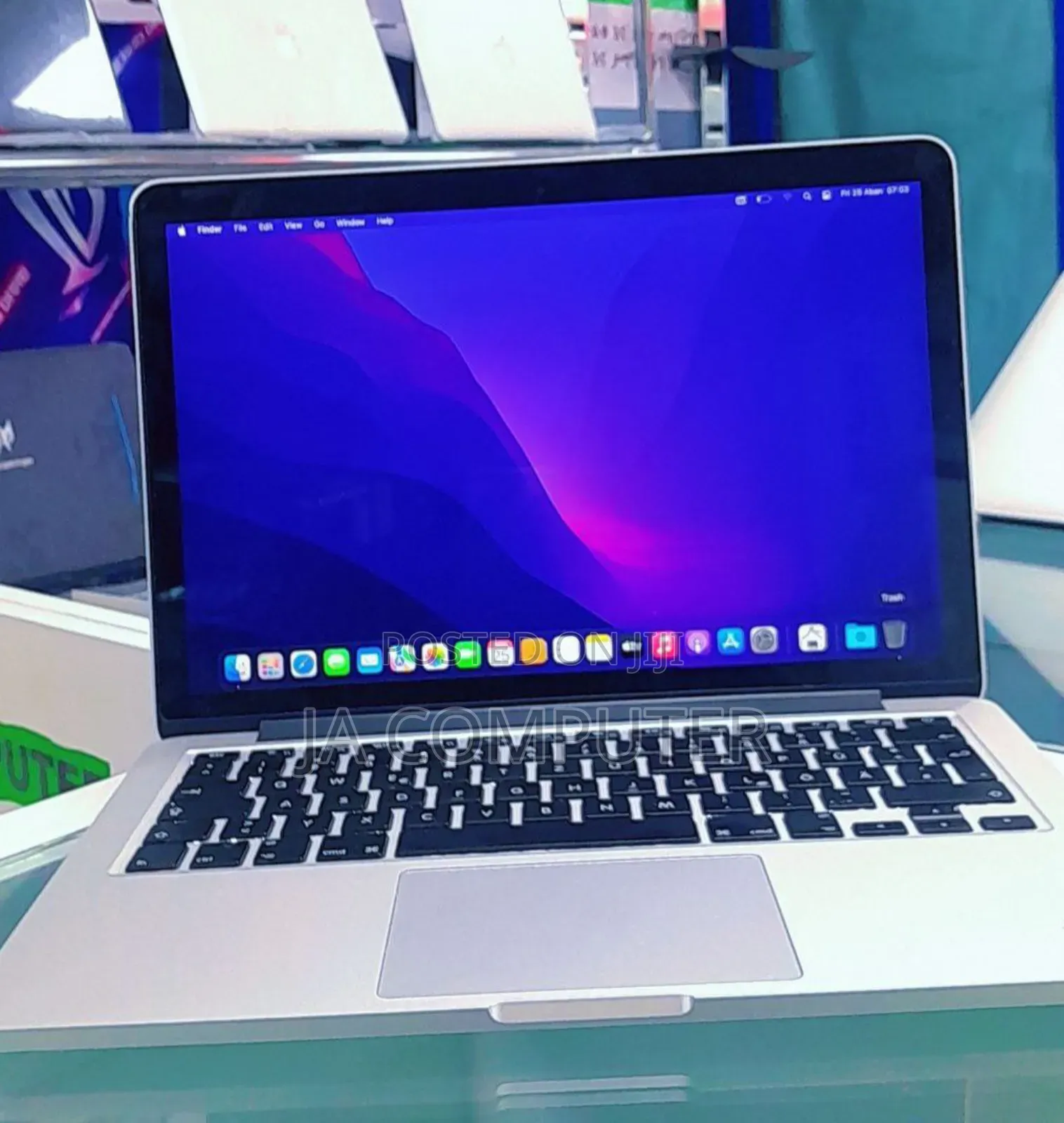 New Laptop Apple MacBook Pro 2015 8GB Intel Core I7 SSD 256GB