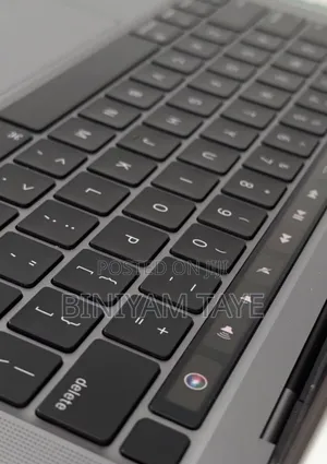 Photo - New Laptop Apple MacBook Pro 2020 M1 8GB Intel Core I5 SSD 512GB