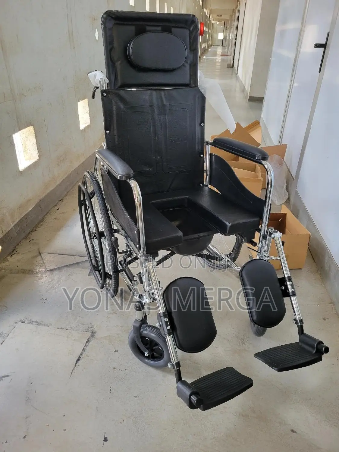 Toilet Wheelchair/ዌልቼርcan Take Care of Patients*Conveniently