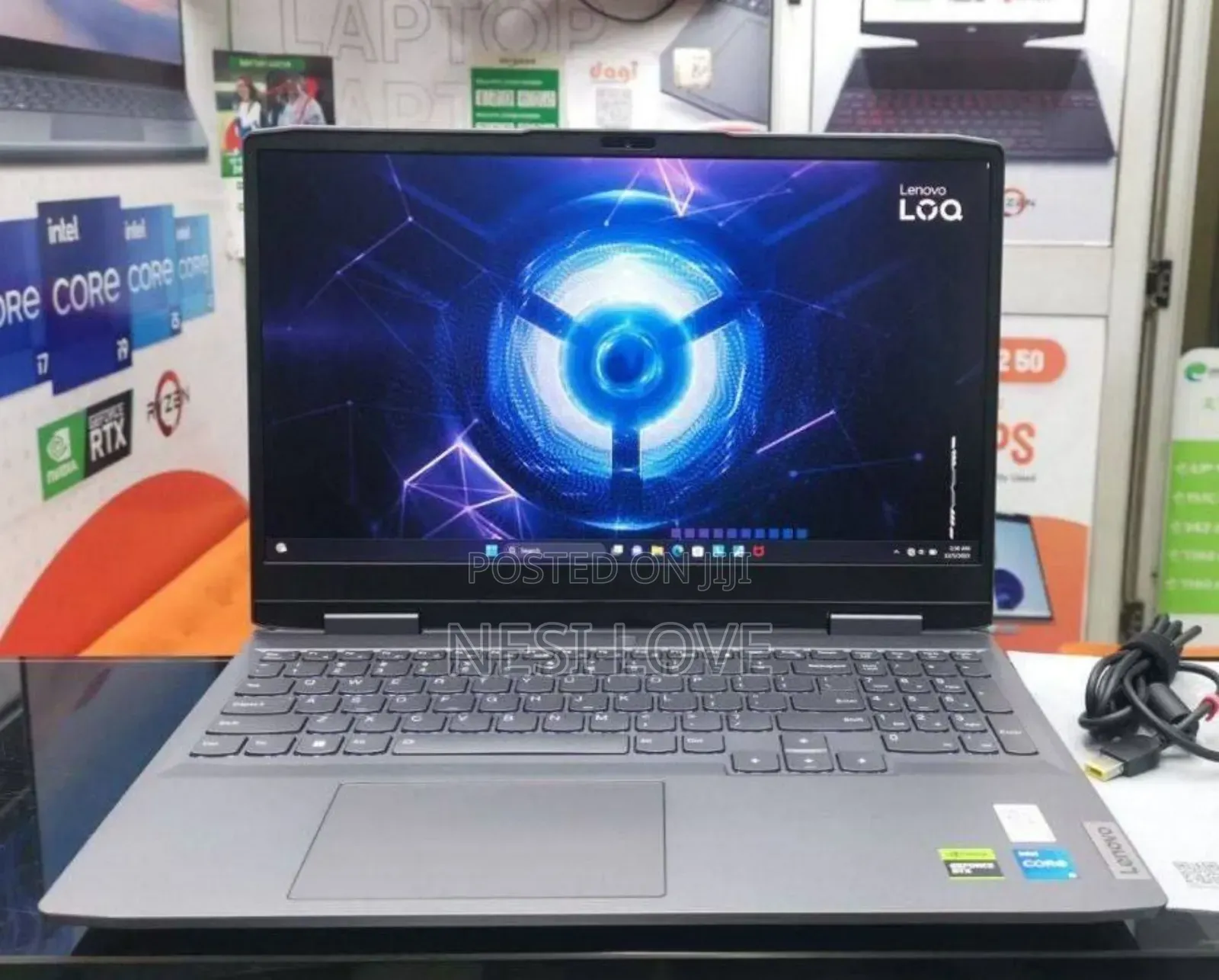 New Laptop Lenovo LOQ 15IRH8 24GB Intel Core I5 SSD 512GB