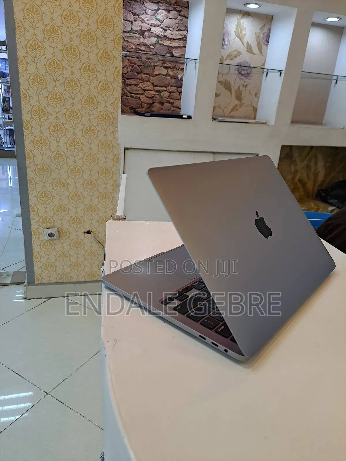 New Laptop Apple MacBook Pro 2020 16GB Intel Core I5 SSD 512GB