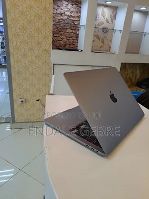 New Laptop Apple MacBook Pro 2020 16GB Intel Core I5 SSD 512GB