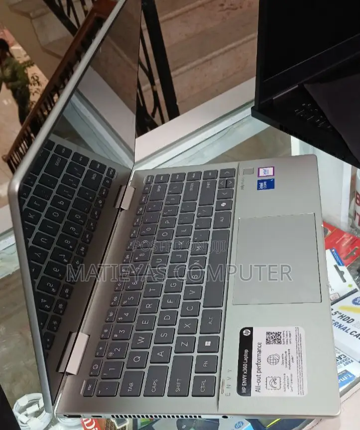 New Laptop HP Envy X360 8GB Intel Core I5 SSD 512GB