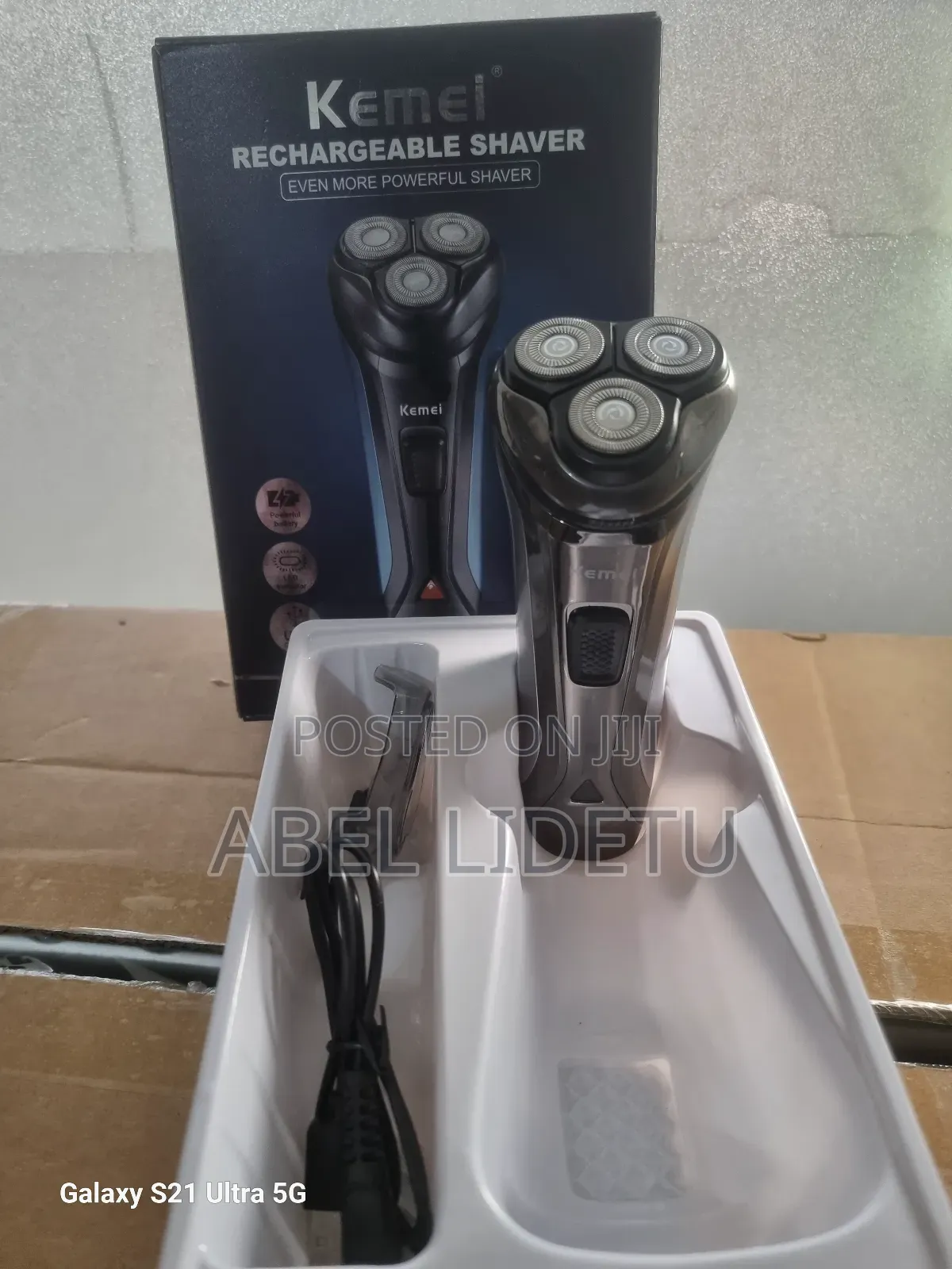 Shaver With Pop Up Trimmer