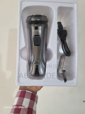Shaver With Pop Up Trimmer