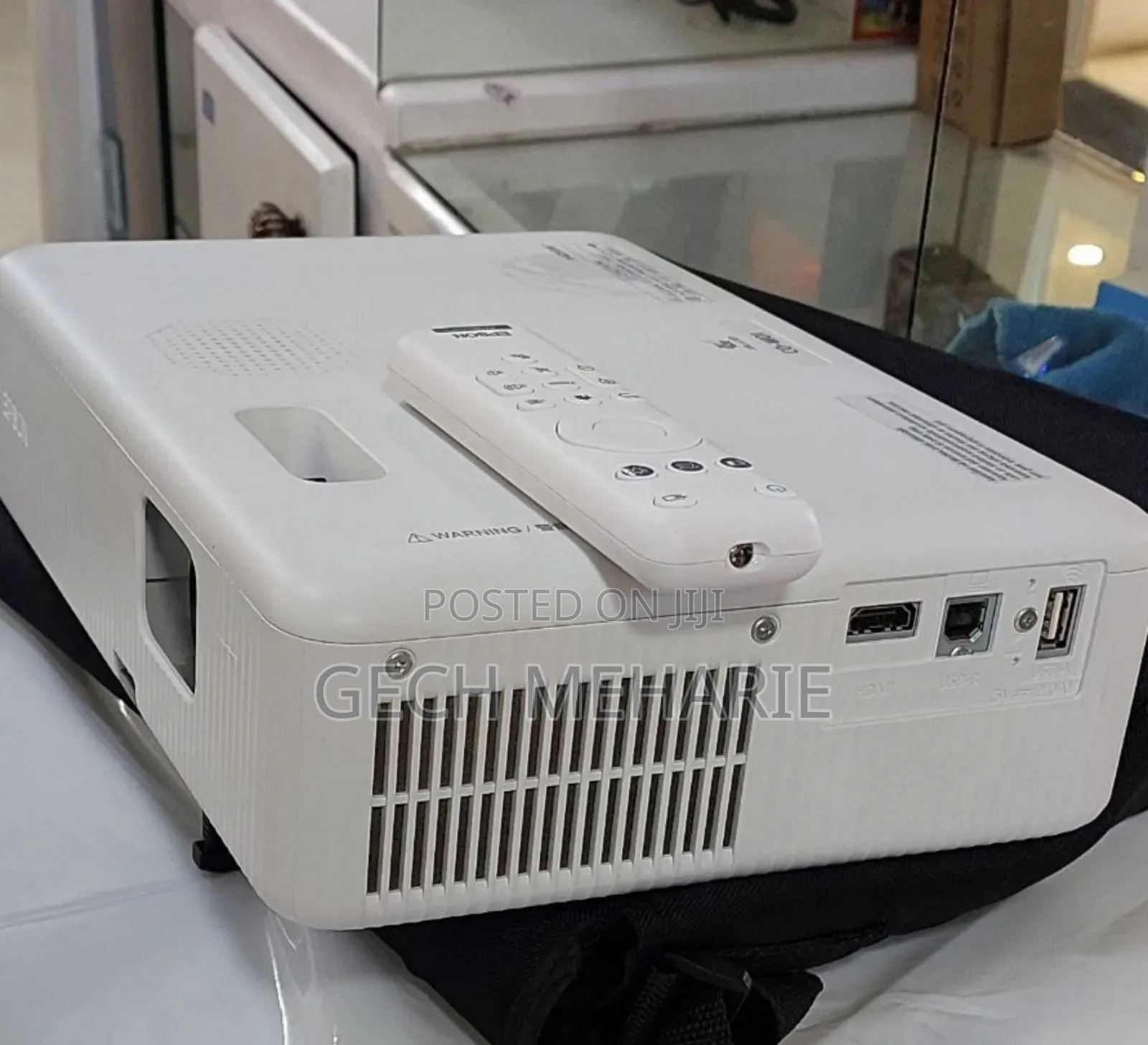 Brand New Epson Projector CO-W01 Bag and R1