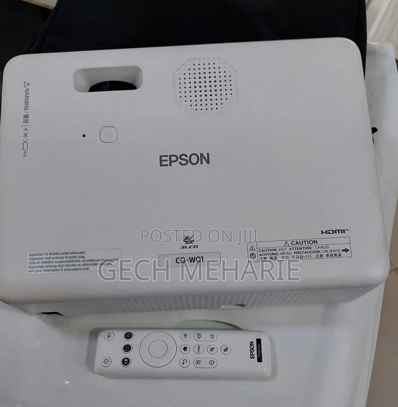 Brand New Epson Projector CO-W01 Bag and R1