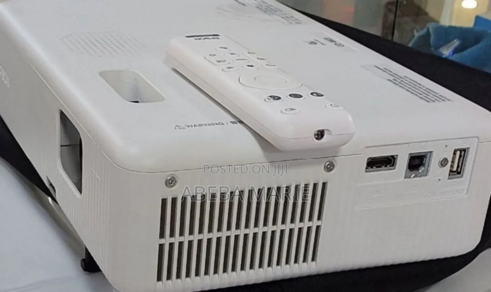 Brand New Epson Projector CO-W01 With Bag and Remote